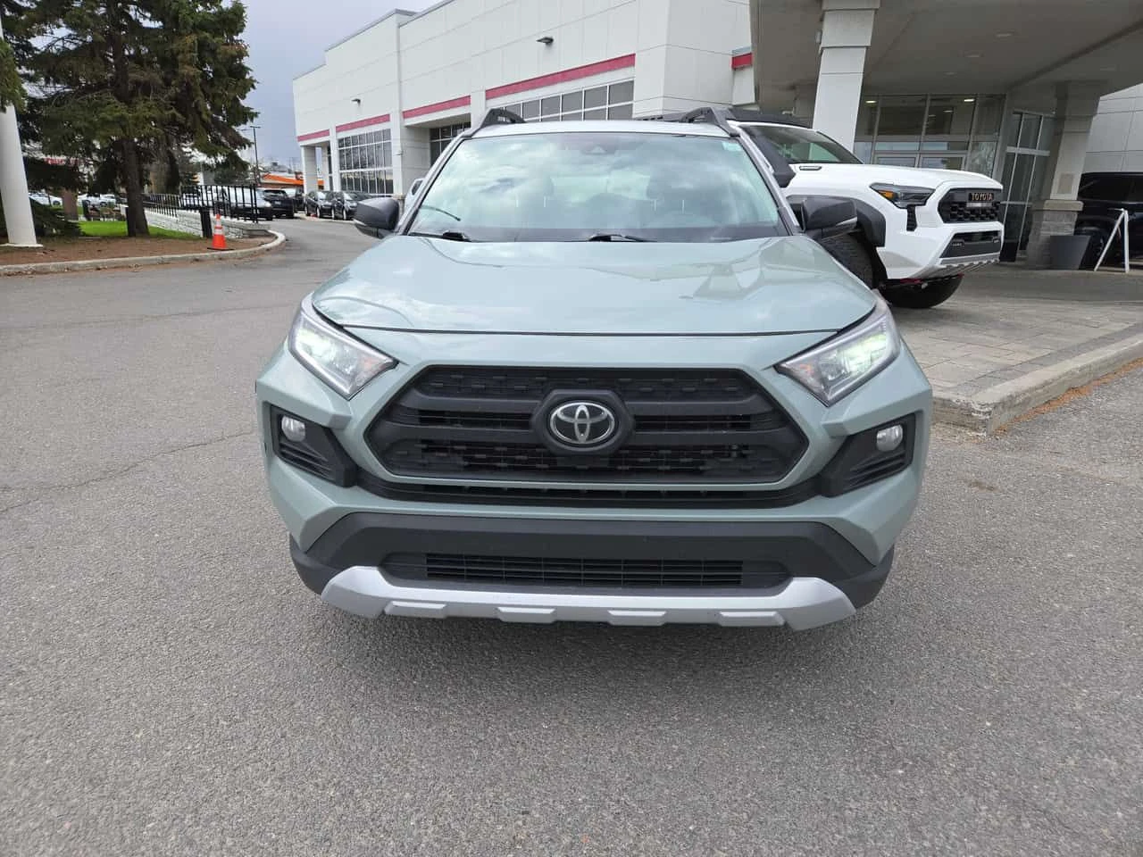 Toyota Rav4 * Trail * ОБДУХВАНЕ * КОМПЛЕКТ ГУМИ * PANO, снимка 6 - Автомобили и джипове - 54485935