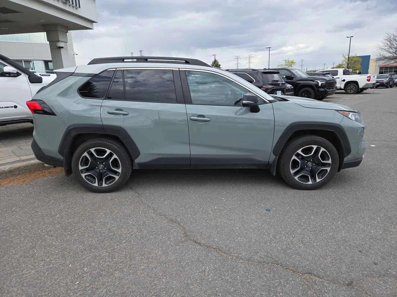 Toyota Rav4 * Trail * ОБДУХВАНЕ * КОМПЛЕКТ ГУМИ * PANO, снимка 3 - Автомобили и джипове - 54485935