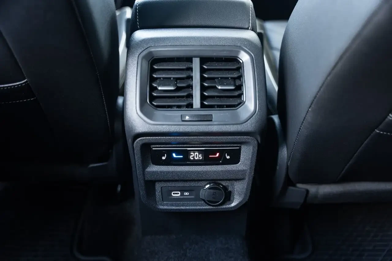 VW Tiguan R-Line/Dynaudio/Adaptive cruise/������/��������    | Mobile.bg � ����������� 17