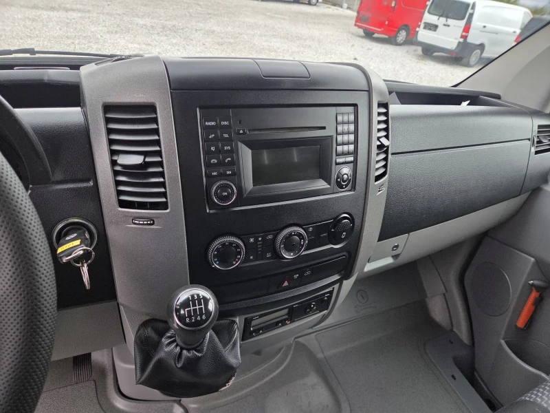 VW Crafter 2.0 TDI, Климатик, 4.70 метра, До 3.5 тона, снимка 13 - Бусове и автобуси - 51881714