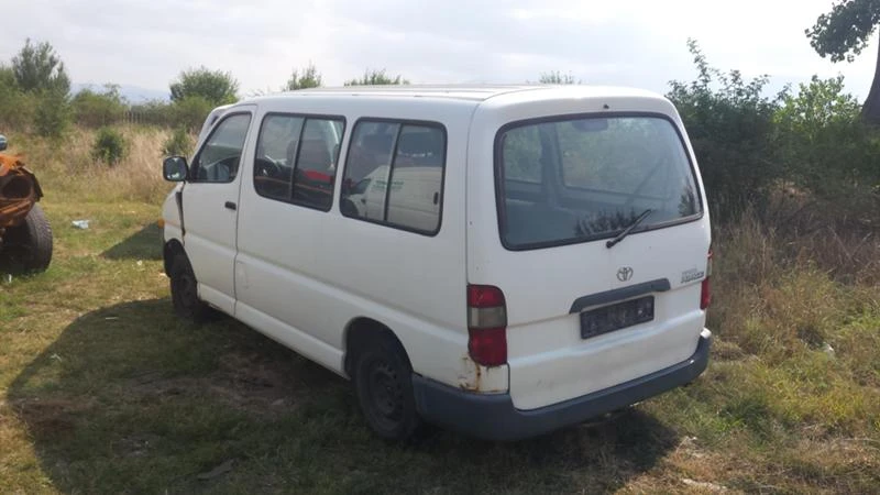 Toyota Hiace 2.4tdi/на части, снимка 3 - Бусове и автобуси - 15533753