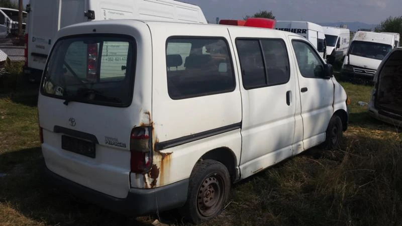 Toyota Hiace 2.4tdi/на части, снимка 4 - Бусове и автобуси - 15533753