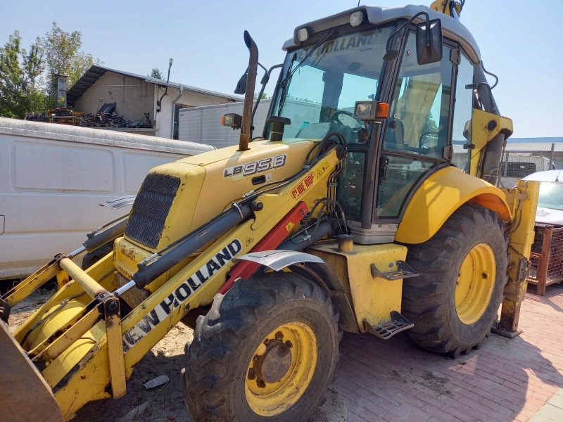 Багер New Holland LB95B, снимка 1 - Индустриална техника - 46623321