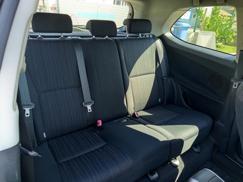 Toyota Auris 1.6, снимка 6 - Автомобили и джипове - 52430281