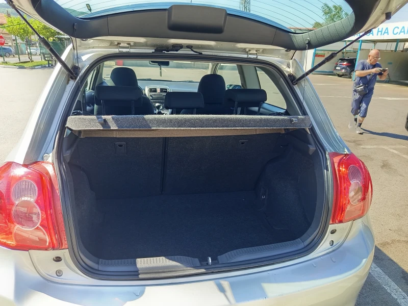 Toyota Auris 1.6, снимка 5 - Автомобили и джипове - 52430281