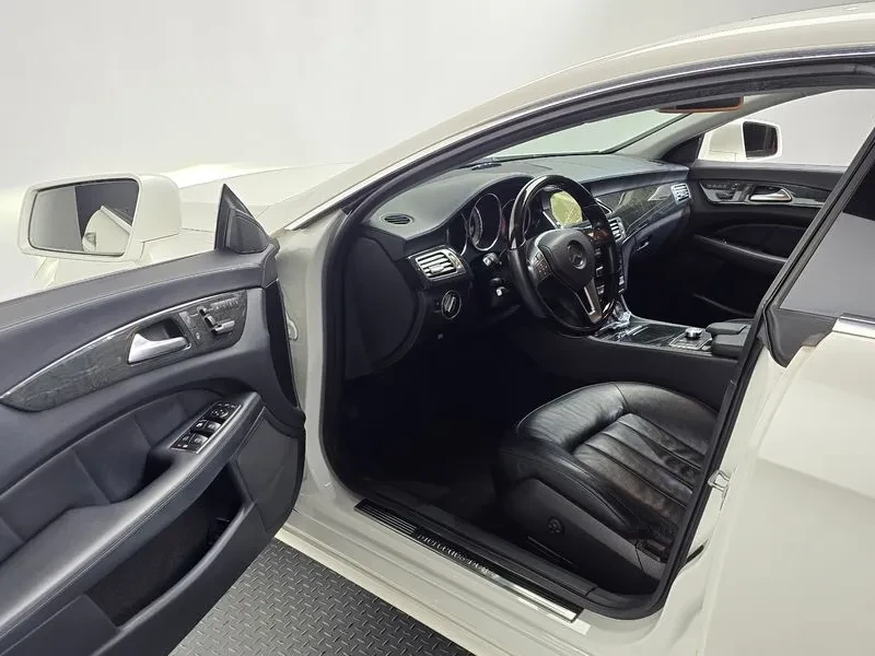 Mercedes-Benz CLS W218 330, снимка 10 - Автомобили и джипове - 56017644