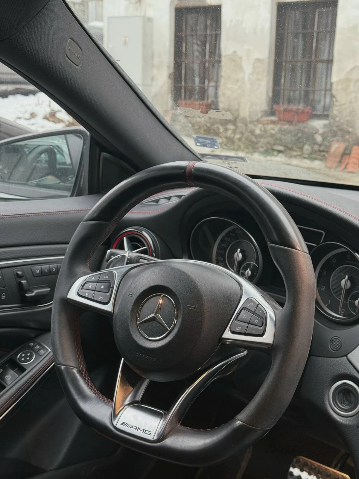 Mercedes-Benz CLA 45 AMG  - изображение 9
