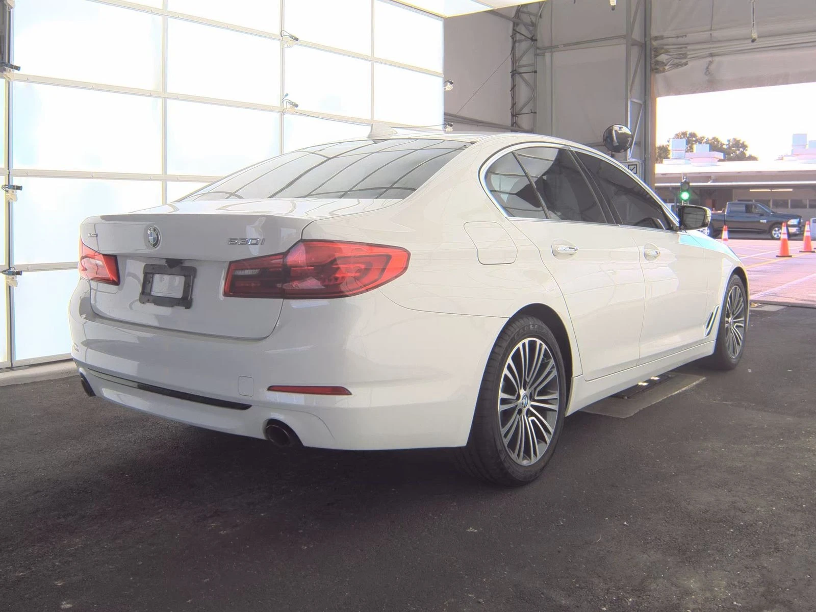 BMW 530 I xDrive* ЦЕНА ДО БЪЛГАРИЯ* CARFAX - изображение 4