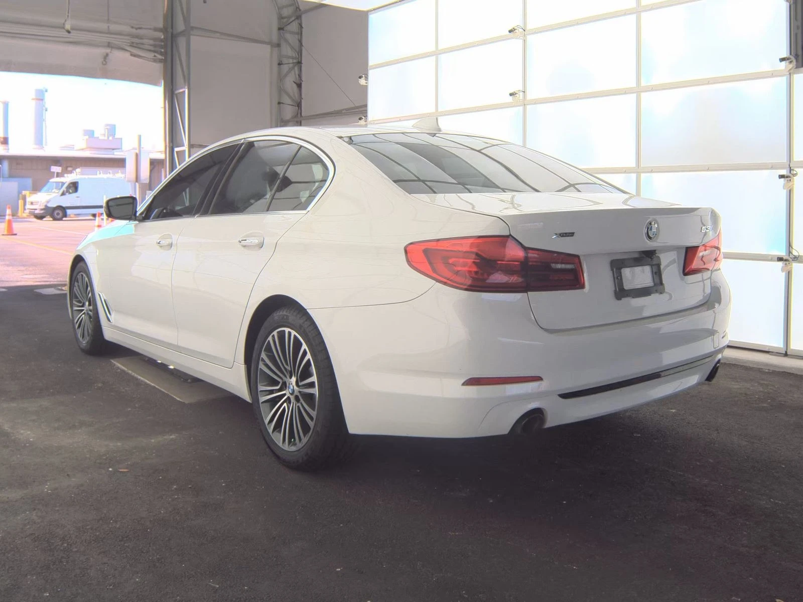 BMW 530 I xDrive* ЦЕНА ДО БЪЛГАРИЯ* CARFAX - изображение 6