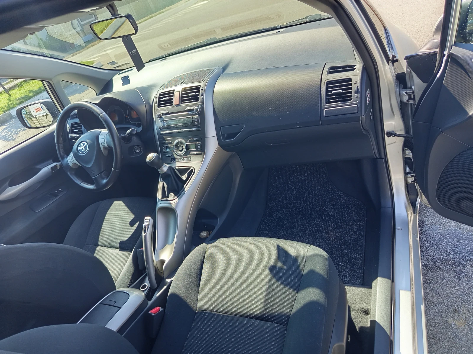 Toyota Auris 1.6 - изображение 8