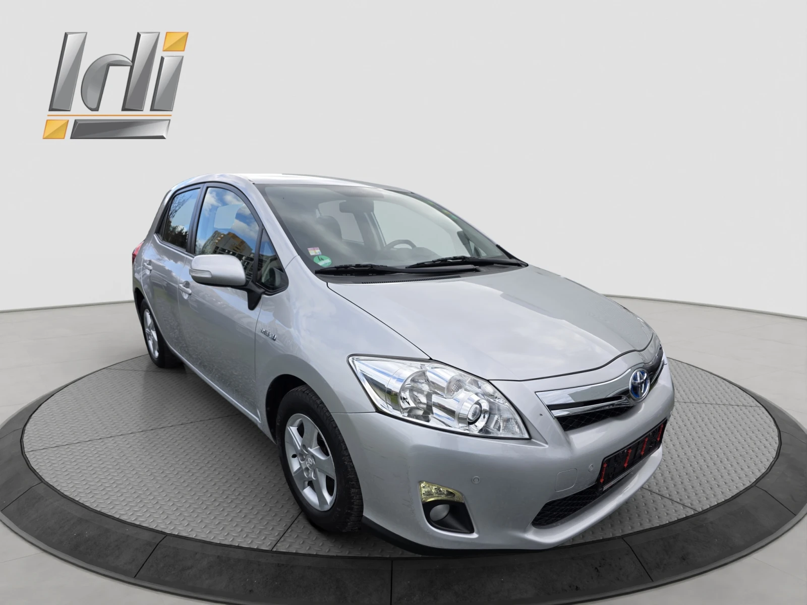 Toyota Auris 1.8 Hybrid 99hp - изображение 8