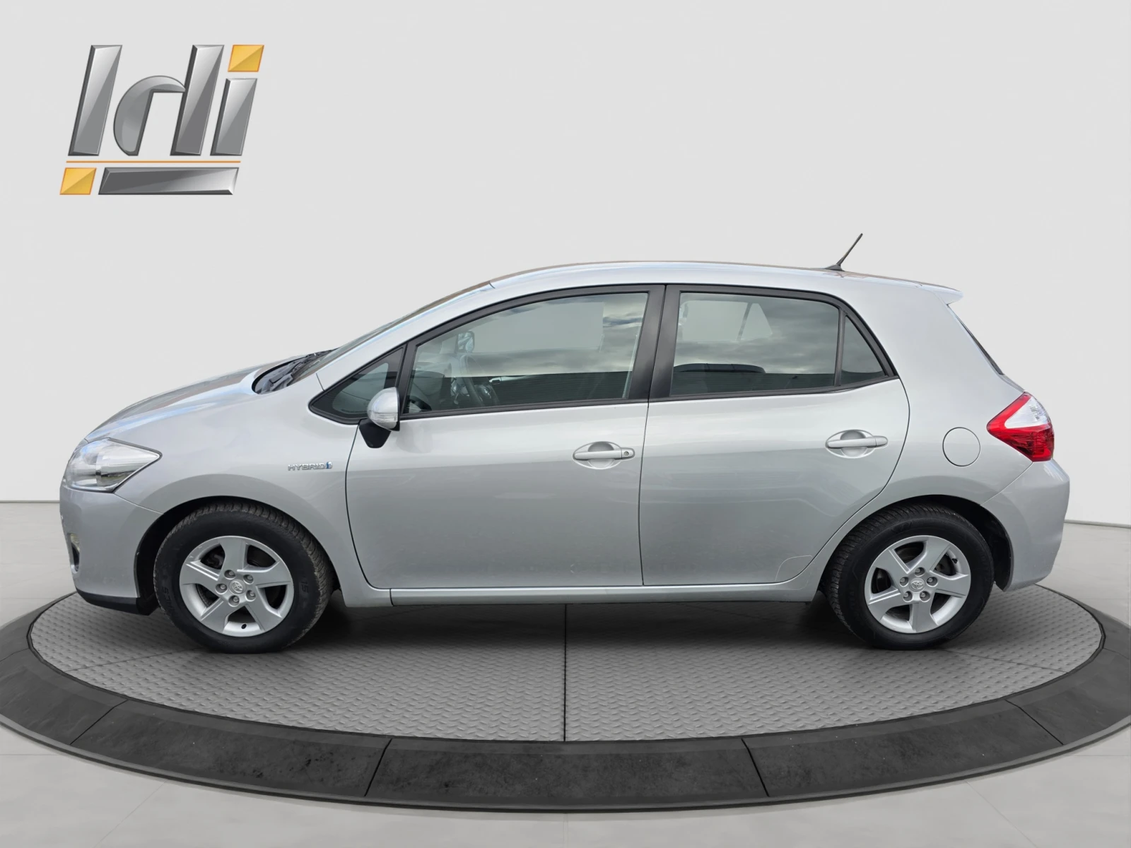 Toyota Auris 1.8 Hybrid 99hp - изображение 3