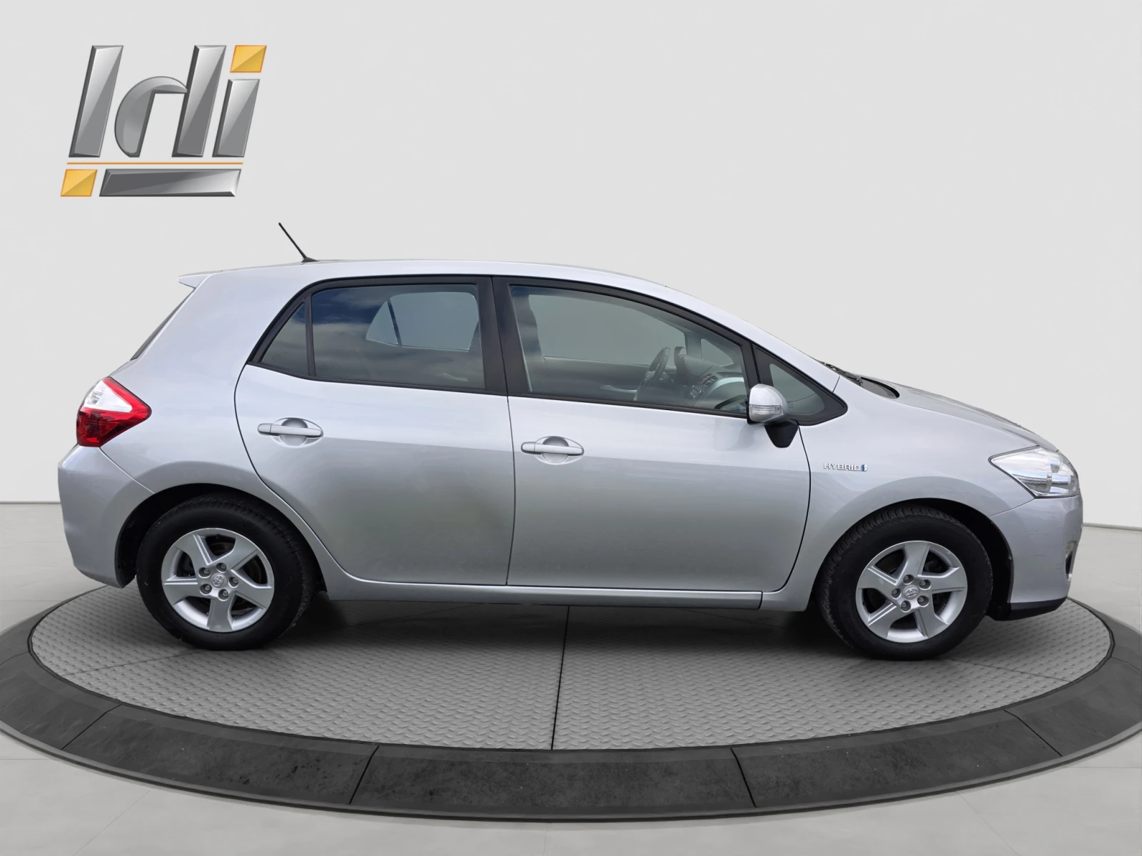 Toyota Auris 1.8 Hybrid 99hp - изображение 7