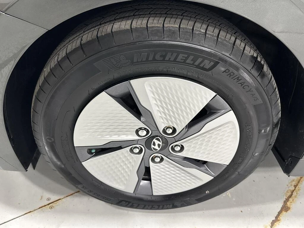 Hyundai Ioniq Hybrid * Carfax * Лизинг - изображение 10