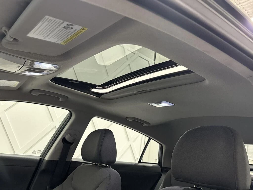 Hyundai Ioniq Hybrid * Carfax * Лизинг - изображение 8