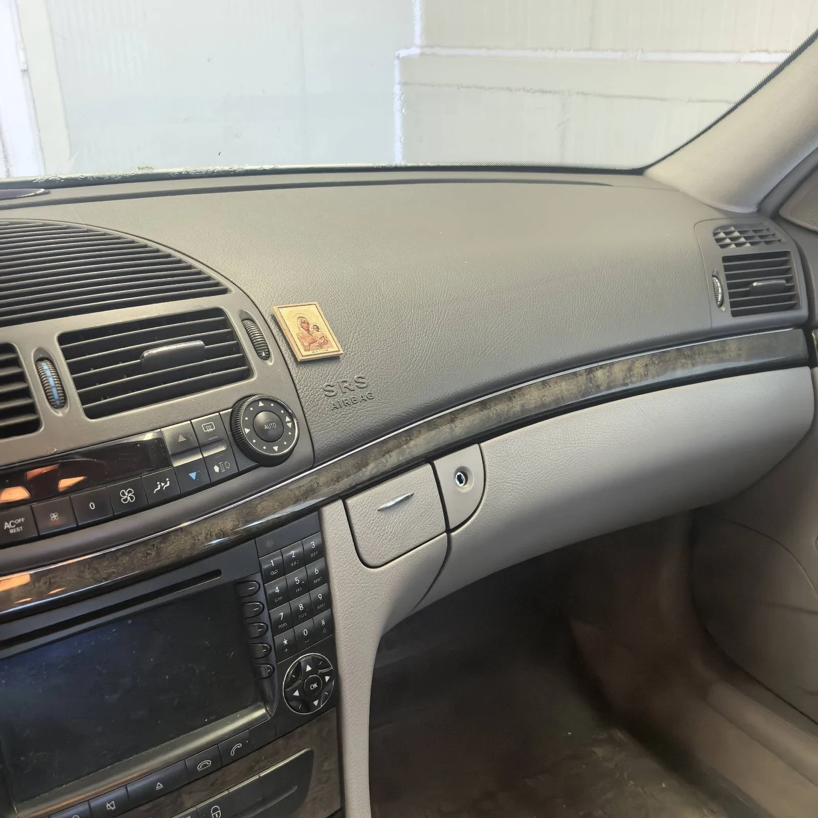 Mercedes-Benz E 320 TOP/AVANGARD/, снимка 11 - Автомобили и джипове - 53990028