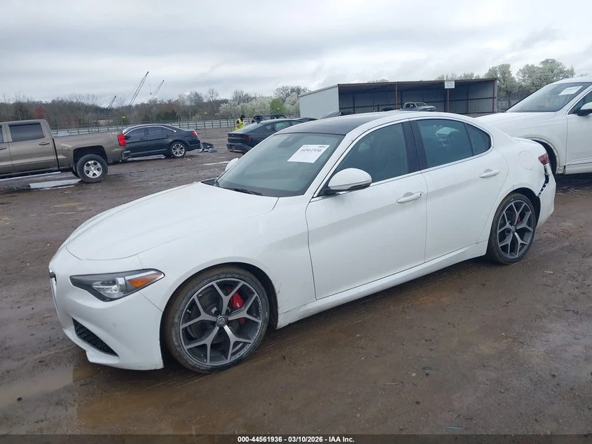 Alfa Romeo Giulia 2.0l Ti Rwd, снимка 2 - Автомобили и джипове - 54047387