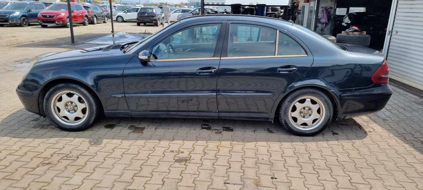 Mercedes-Benz E 220, снимка 3 - Автомобили и джипове - 54253950