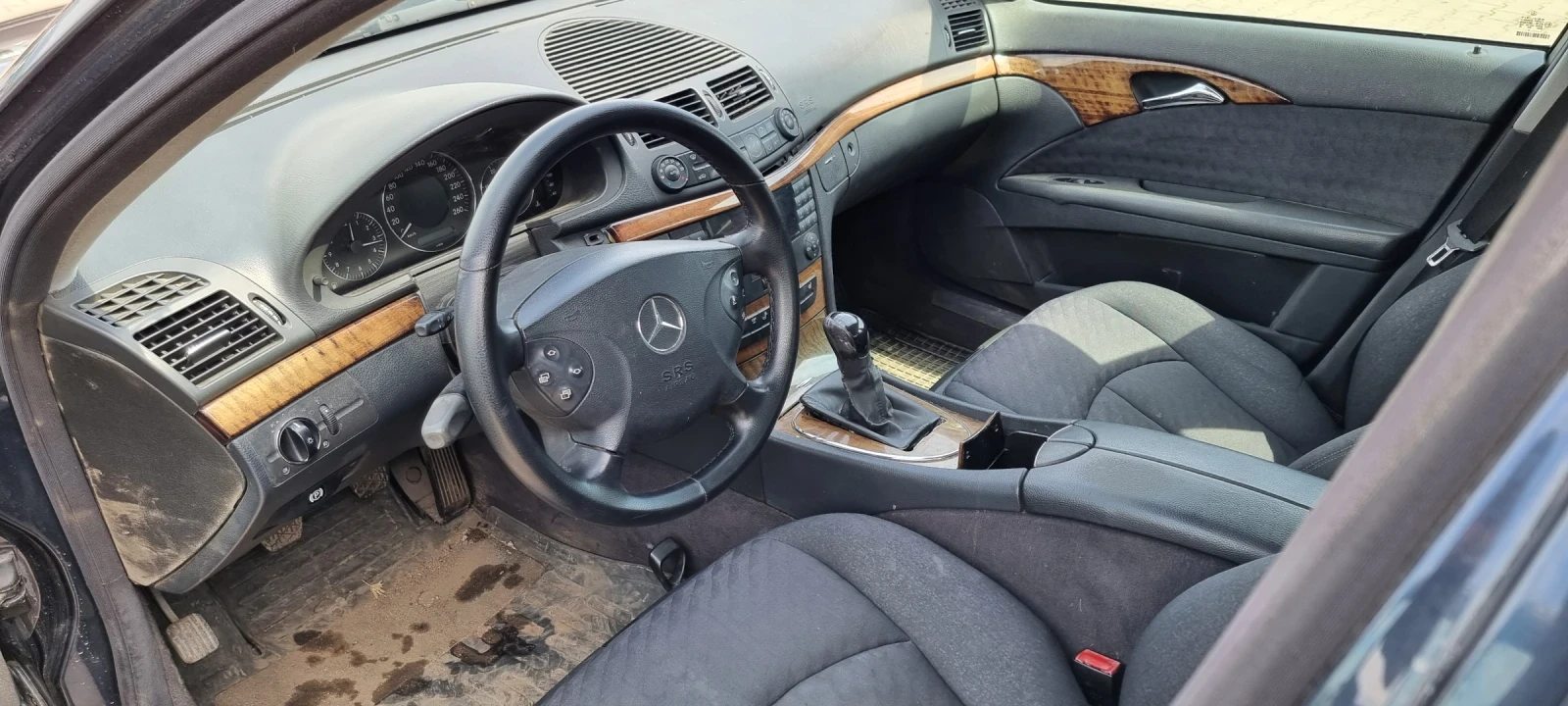 Mercedes-Benz E 220, снимка 2 - Автомобили и джипове - 54253950