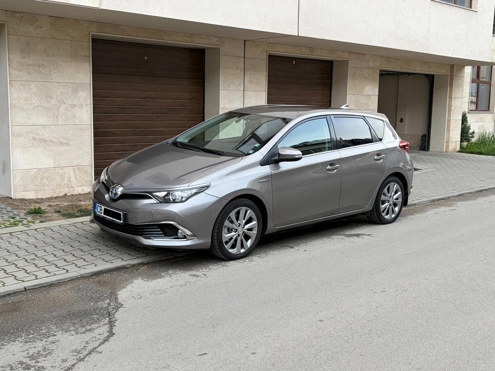 Toyota Auris 1.8 Hybrid e-CVT SOL Facelift