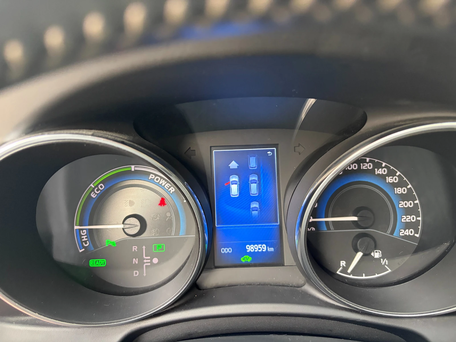 Toyota Auris 1.8 Hybrid e-CVT SOL Facelift, снимка 10 - Автомобили и джипове - 54362264