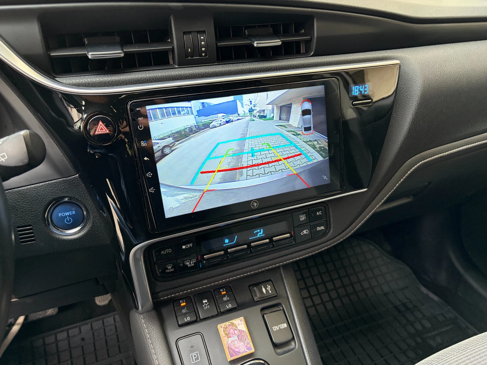 Toyota Auris 1.8 Hybrid e-CVT SOL Facelift, снимка 11 - Автомобили и джипове - 54362264