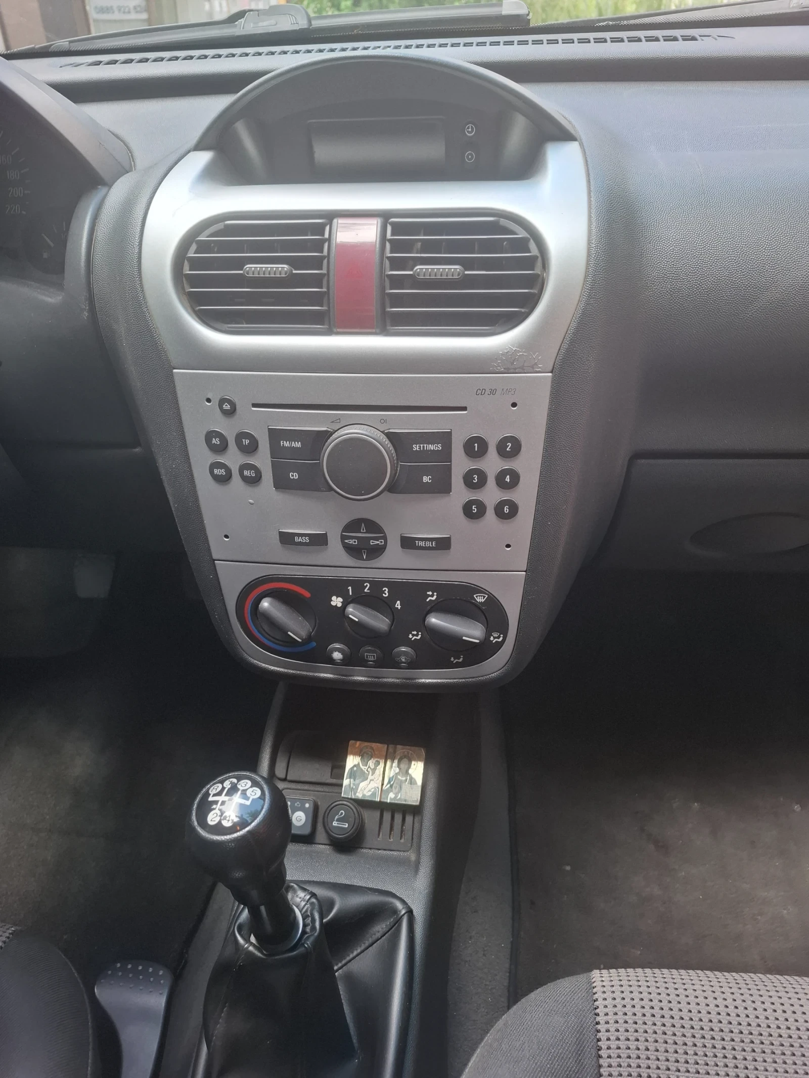 Opel Corsa 1.2 газов инжекцион, снимка 9 - Автомобили и джипове - 54718909