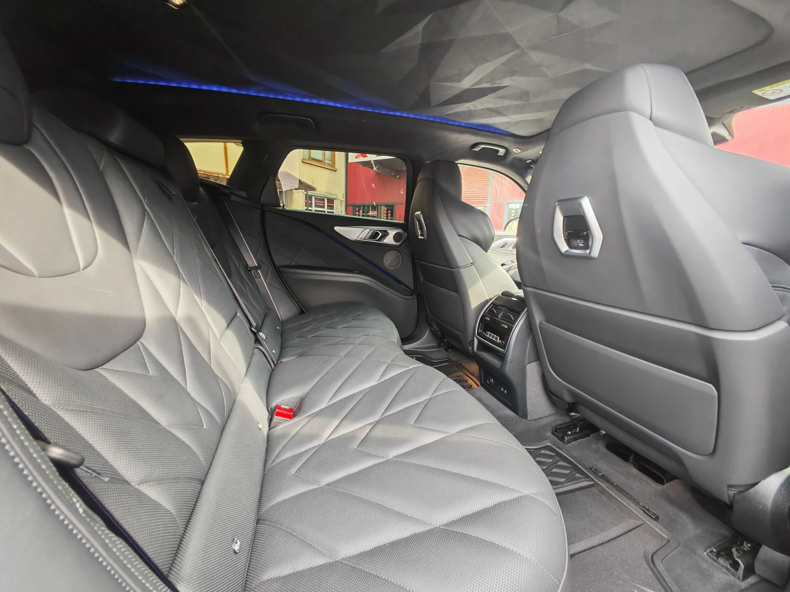 BMW XM Колата е в пълна гаранция до 01.2029г., снимка 11 - Автомобили и джипове - 54835067