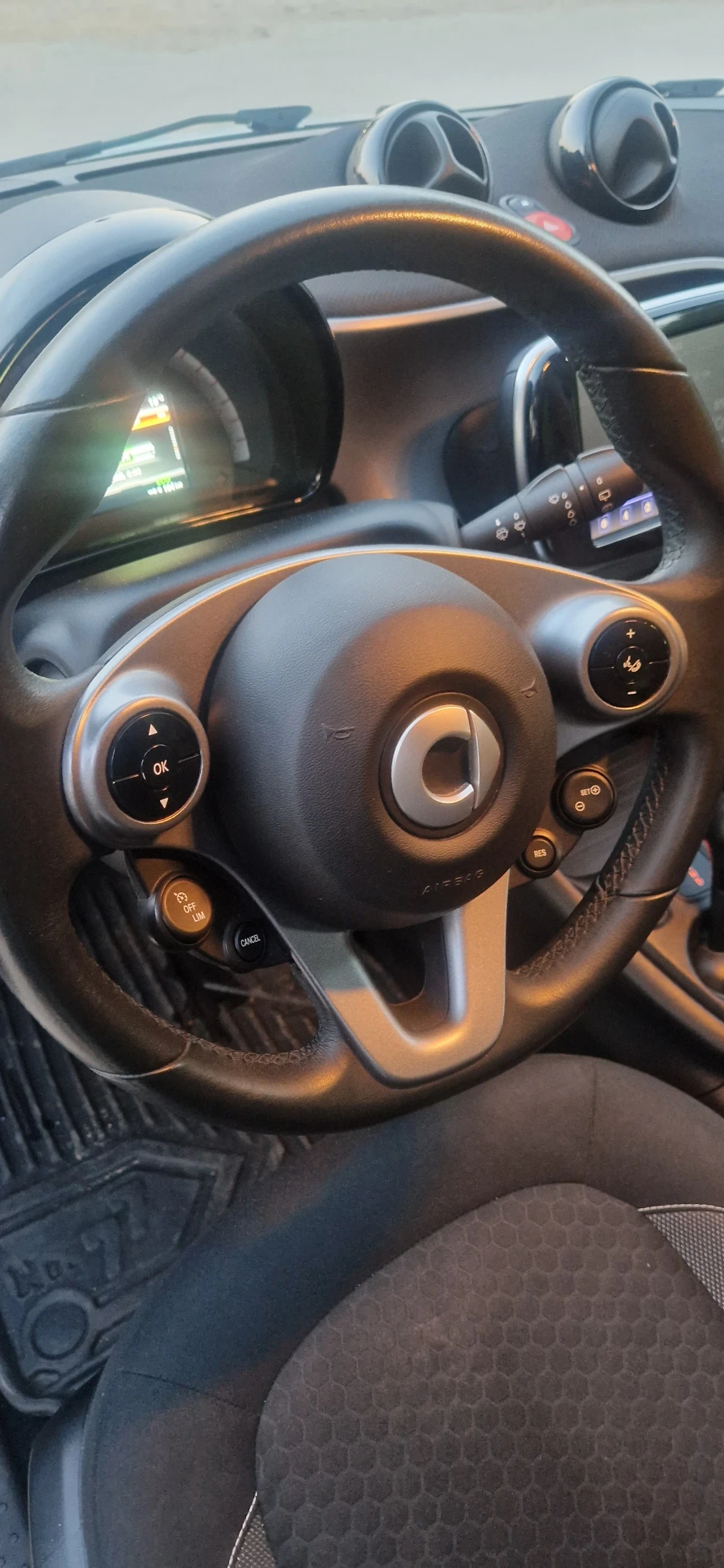 Smart Forfour EQ 17.7kw, снимка 11 - Автомобили и джипове - 54974593