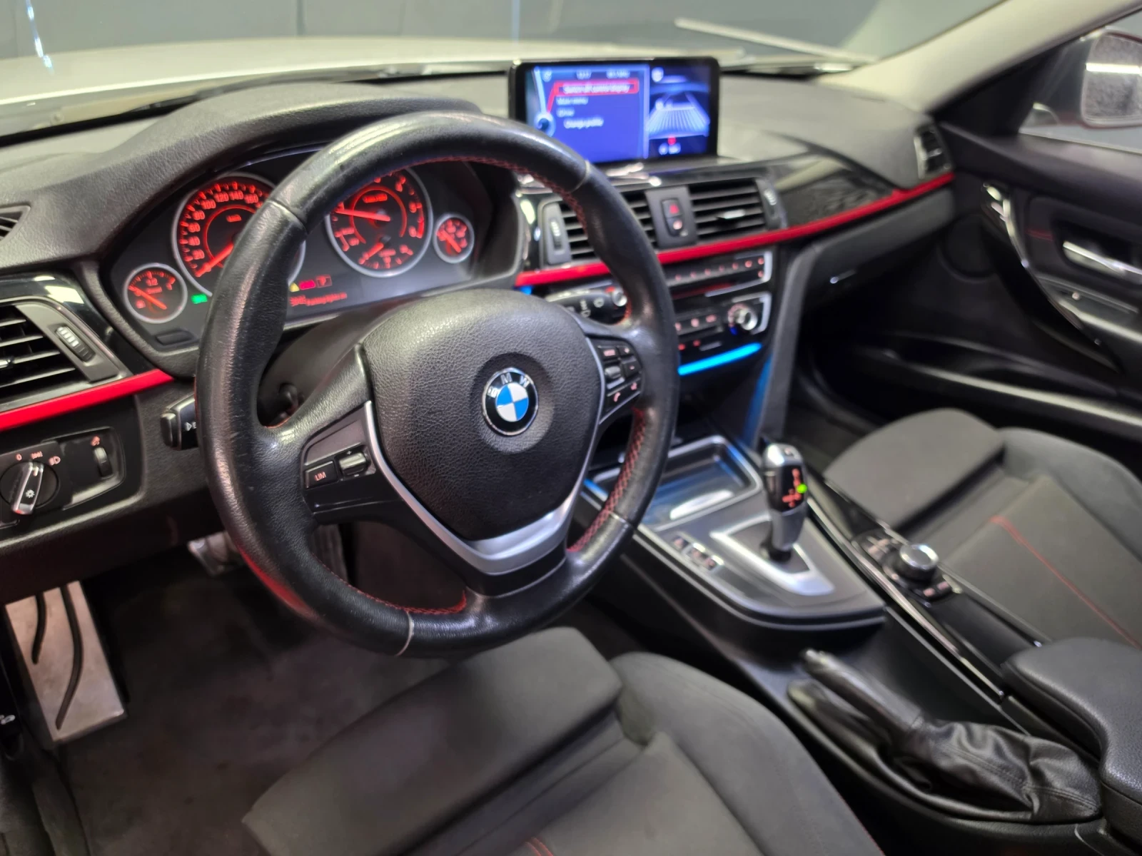 BMW 316 2.0* 116к.с* АВТОМАТ* FULL-M-SPORT* CARPLAY* , снимка 9 - Автомобили и джипове - 55562198