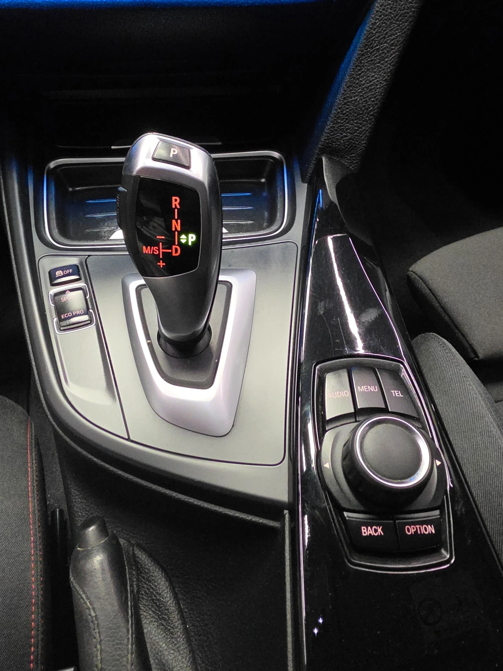 BMW 316 2.0* 116к.с* АВТОМАТ* FULL-M-SPORT* CARPLAY* , снимка 12 - Автомобили и джипове - 55562198