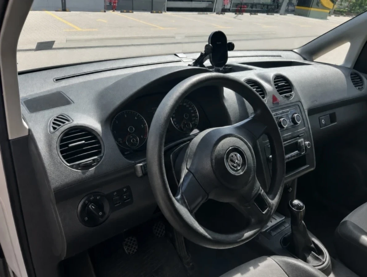 VW Caddy 1.6 102 коня 2012 година, снимка 4 - Автомобили и джипове - 55621190