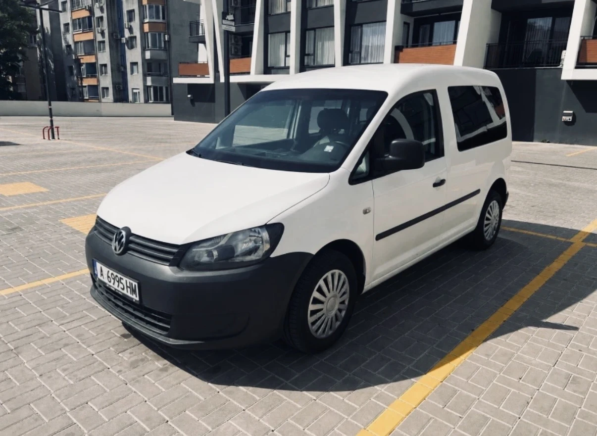 VW Caddy 1.6 102 коня 2012 година