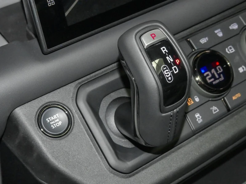 Land Rover Defender 110 P635 OCTA 4.4 V8/EDITION ONE/MERIDIAN/PANO/HUD, снимка 11 - Автомобили и джипове - 52705475