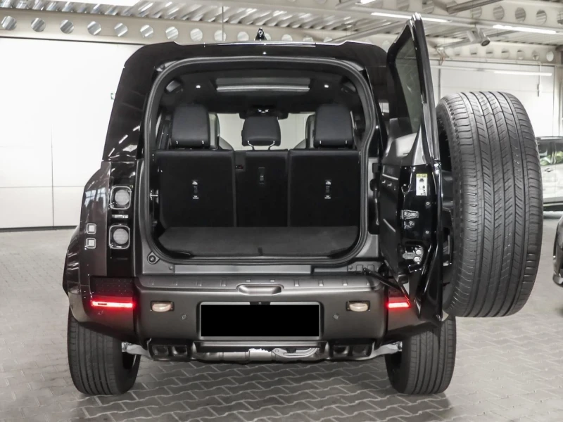 Land Rover Defender 110 P635 OCTA 4.4 V8/EDITION ONE/MERIDIAN/PANO/HUD, снимка 17 - Автомобили и джипове - 52705475