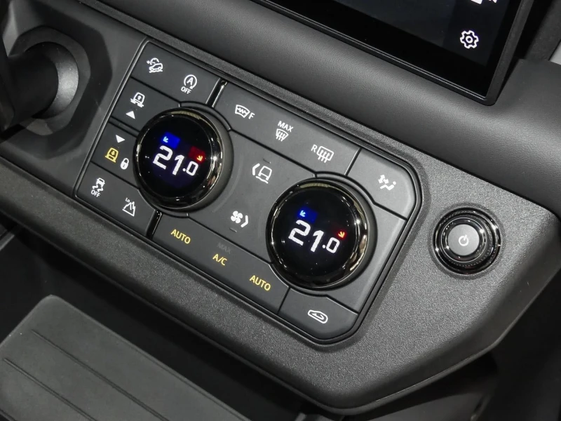 Land Rover Defender 110 P635 OCTA 4.4 V8/EDITION ONE/MERIDIAN/PANO/HUD, снимка 12 - Автомобили и джипове - 52705475