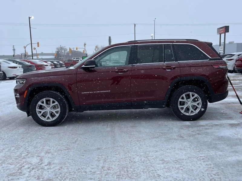 Jeep Grand cherokee 2023 Limited * CARFAX * БЕЗ ПЪРВОНАЧАЛНА ВНОСКА, снимка 3 - Автомобили и джипове - 52852300