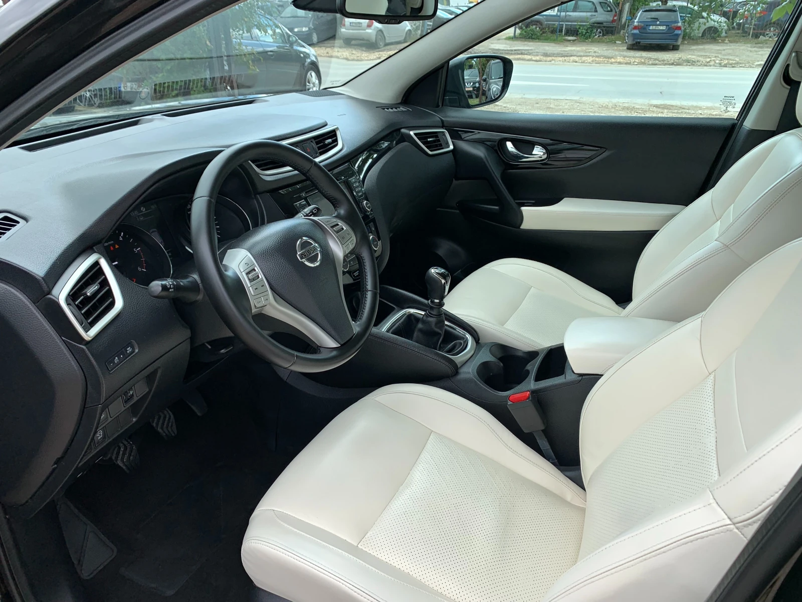 Nissan Qashqai 1.6D НАВИ 360Г. КАМЕРИ ПАНОРАМА - изображение 7