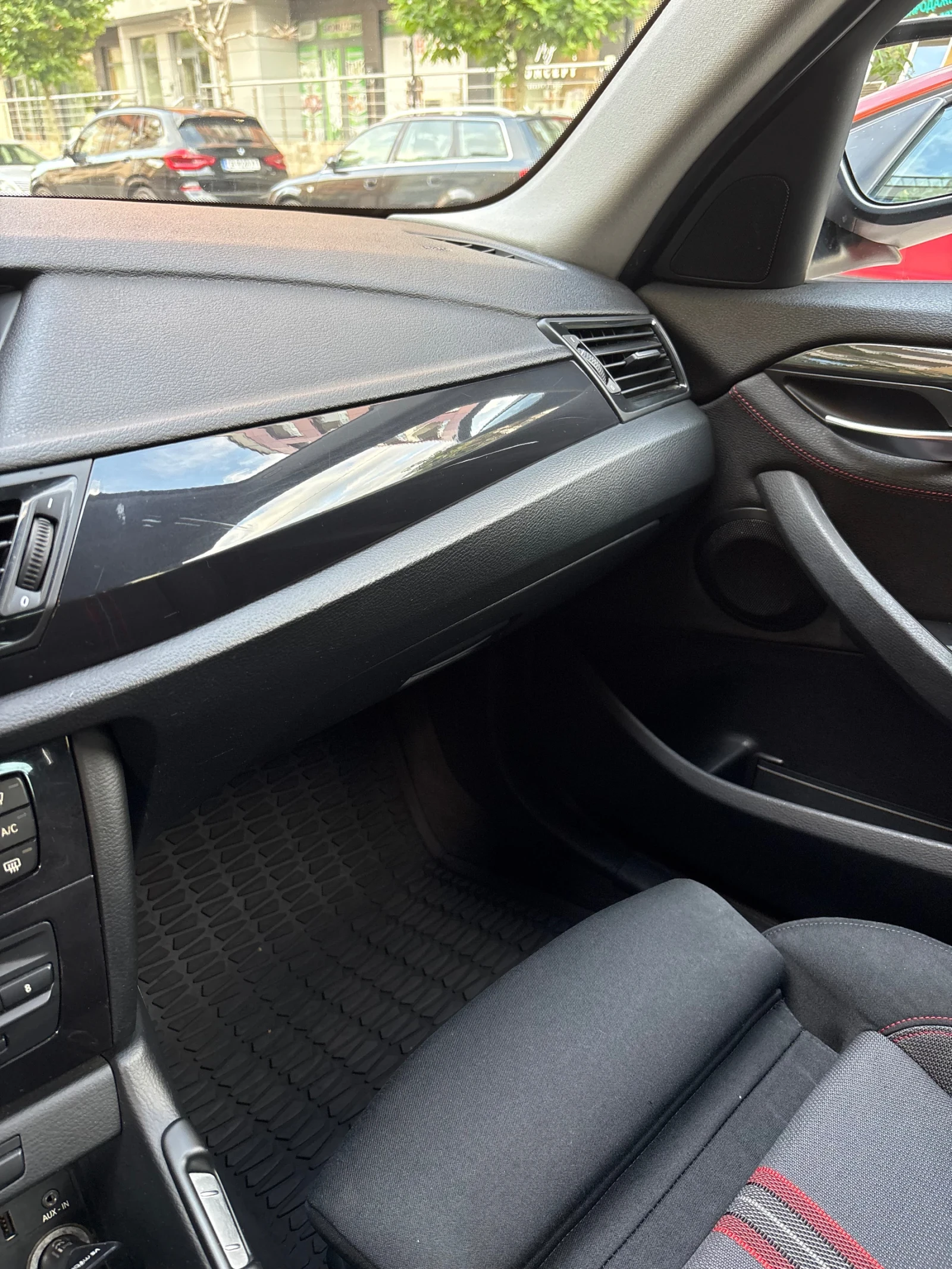 BMW X1 DRIVE 20 - изображение 9