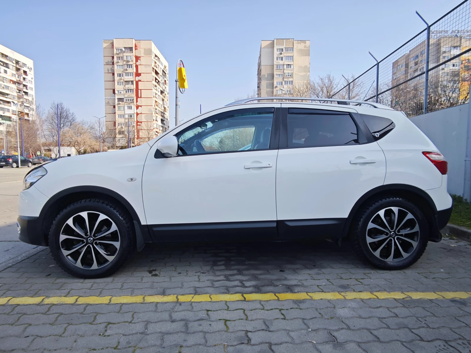 Nissan Qashqai 1.6 Бензин/Газ   7л/100км   Панорама / Камера , снимка 6 - Автомобили и джипове - 53714175
