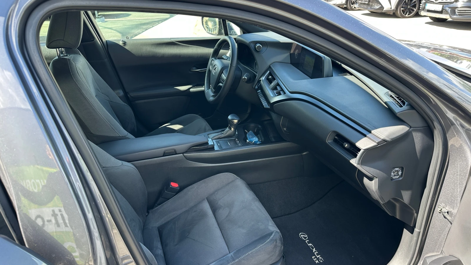 Lexus UX 250h 2.0 Hybrid, Гаранция, снимка 10 - Автомобили и джипове - 54414713