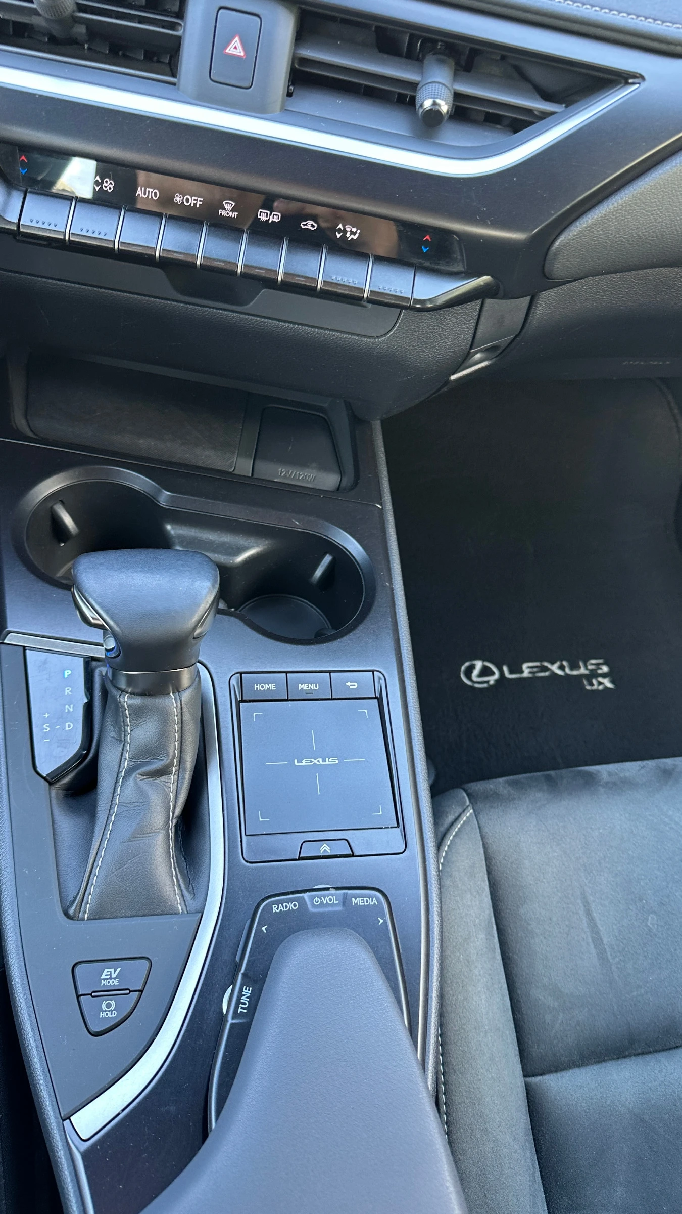 Lexus UX 250h 2.0 Hybrid, Гаранция, снимка 16 - Автомобили и джипове - 54414713