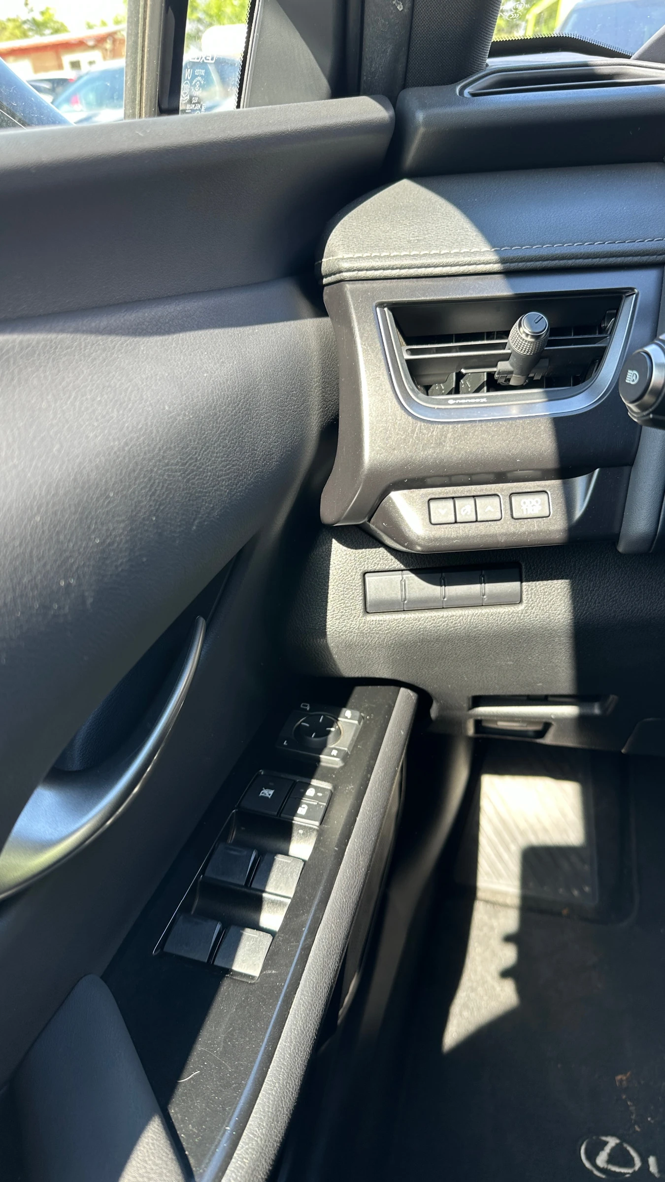 Lexus UX 250h 2.0 Hybrid, Гаранция, снимка 17 - Автомобили и джипове - 54414713