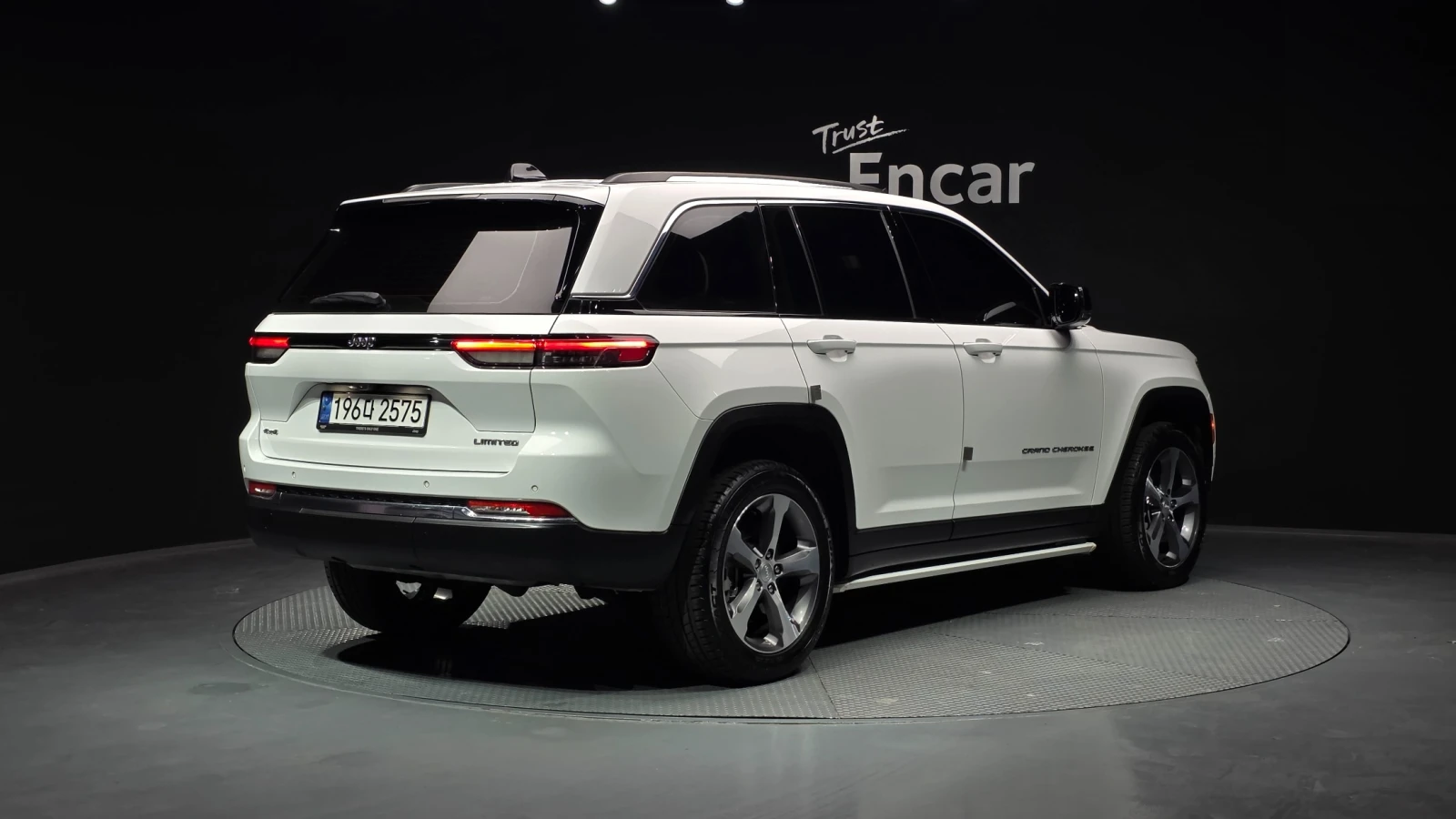 Jeep Grand cherokee 3.6 Limited | DISTRONIC | MEMORY | PANORAMA, снимка 2 - Автомобили и джипове - 54716007