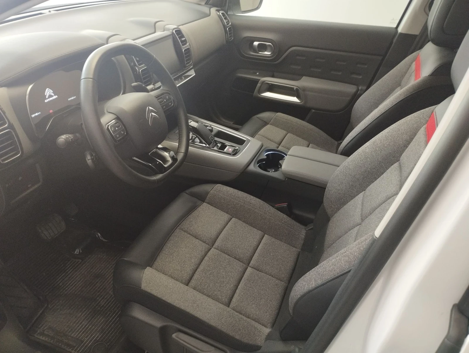 Citroen C5 Aircross, снимка 8 - Автомобили и джипове - 56250427