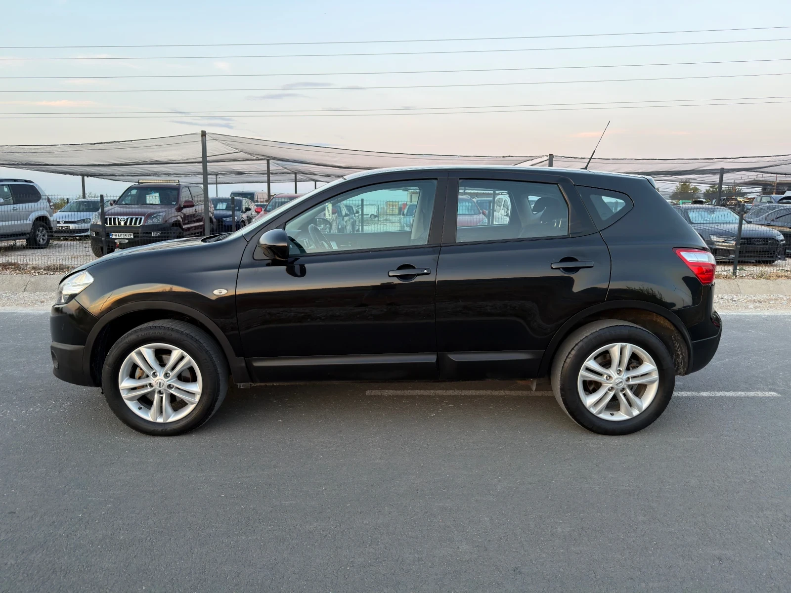 Nissan Qashqai 138000KM/Navi, снимка 8 - Автомобили и джипове - 56149511