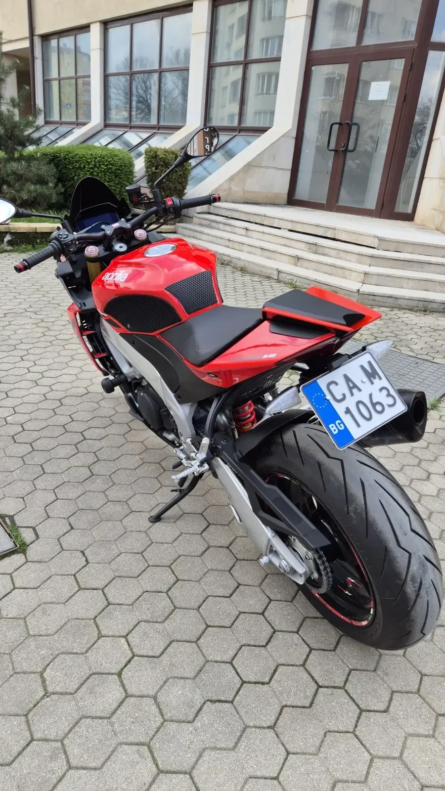 Aprilia Tuono V4 1100 - изображение 5