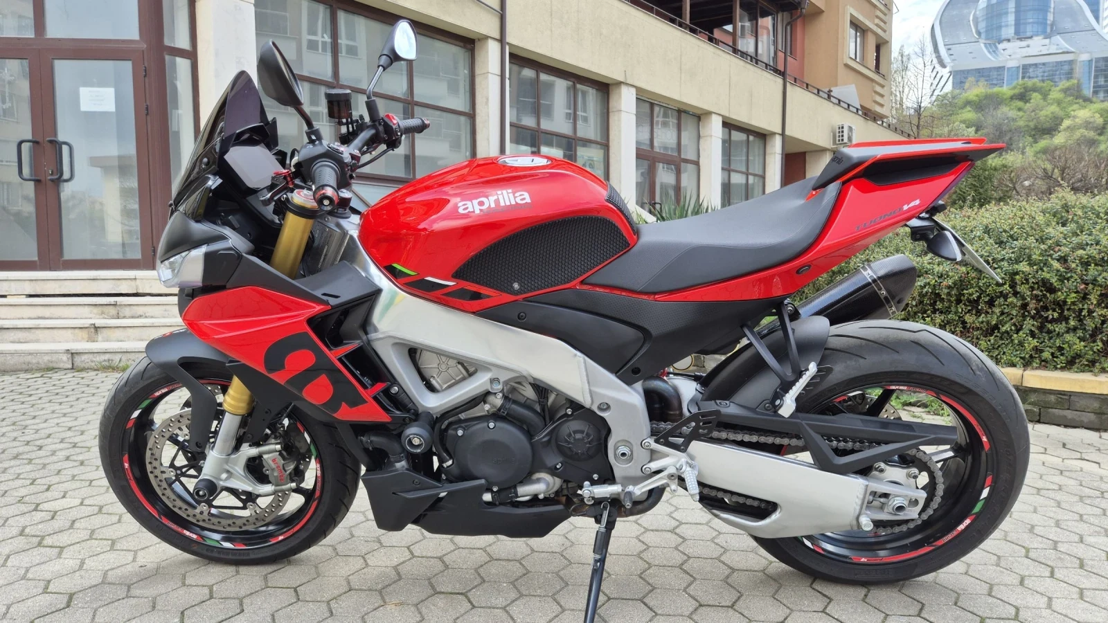 Aprilia Tuono V4 1100 - изображение 6