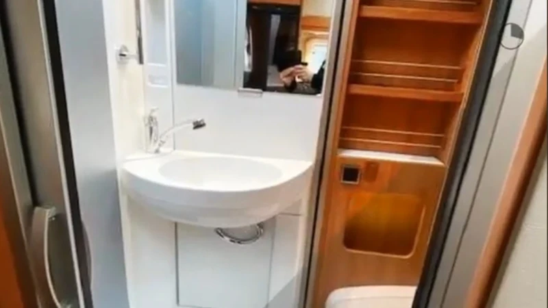 Кемпер HYMER / ERIBA ML540 Автомат КОЛЕДНА ЦЕНА, снимка 13 - Каравани и кемпери - 51482803