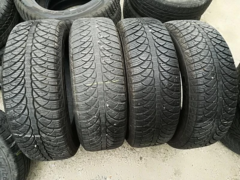 Гуми Зимни 205/65R15, снимка 1 - Гуми и джанти - 23685138